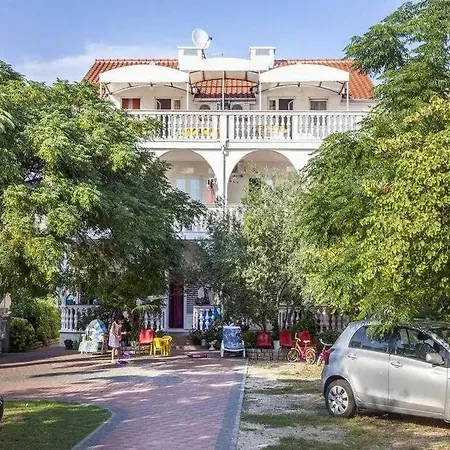 Flat With Balcony Near Vodice Daire *