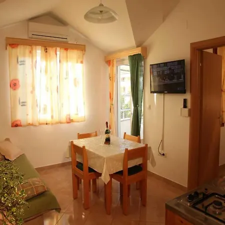 Daire Flat With Balcony Near Vodice *