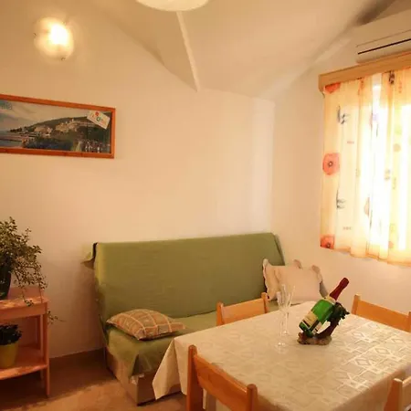 Flat With Balcony Near Vodice Daire