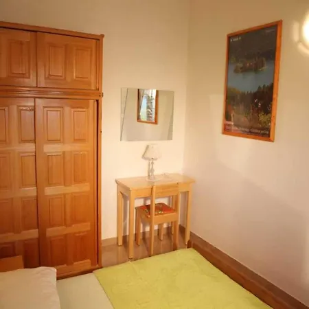 Flat With Balcony Near Vodice Daire