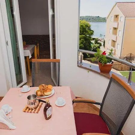 Daire Flat With Balcony Near Vodice
