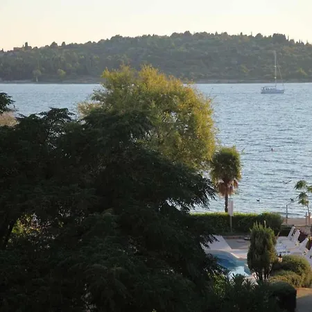 Flat With Balcony Near Vodice Daire Srima